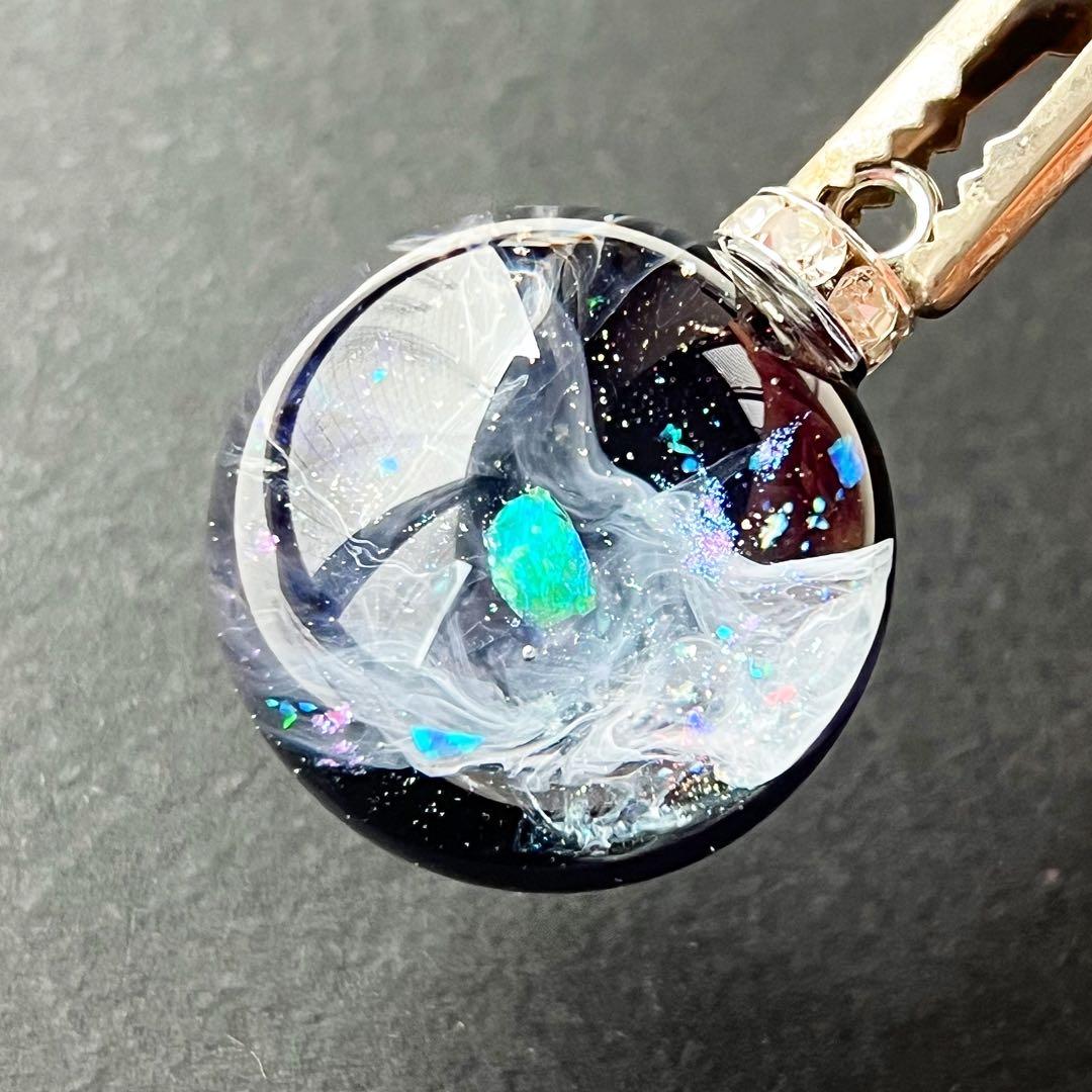 【ハンドメイド】157.水面に映る花火　25mm 【蓄光・台座付き】