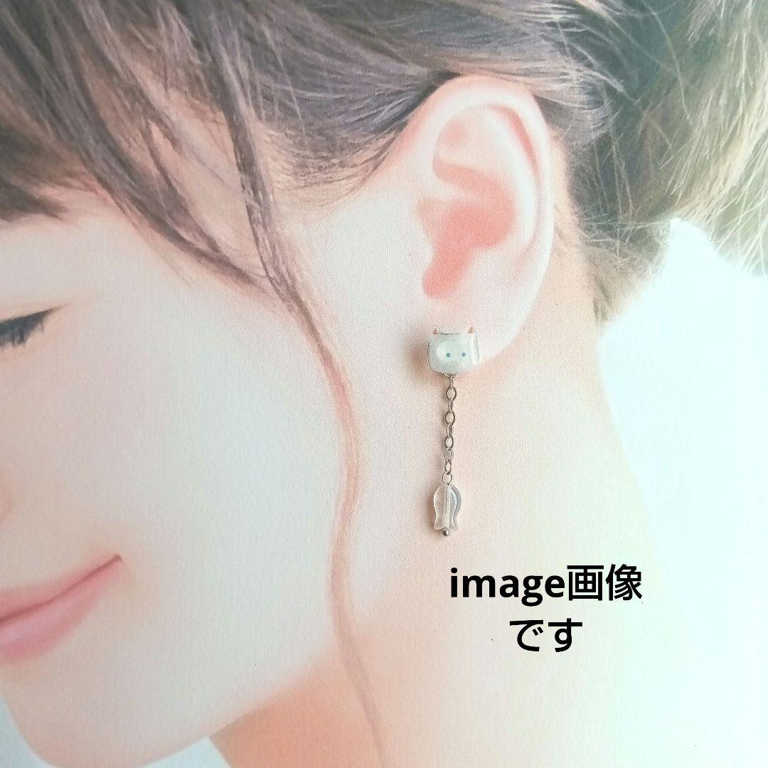 9320 猫ちゃんと揺れるお魚さんのピアス