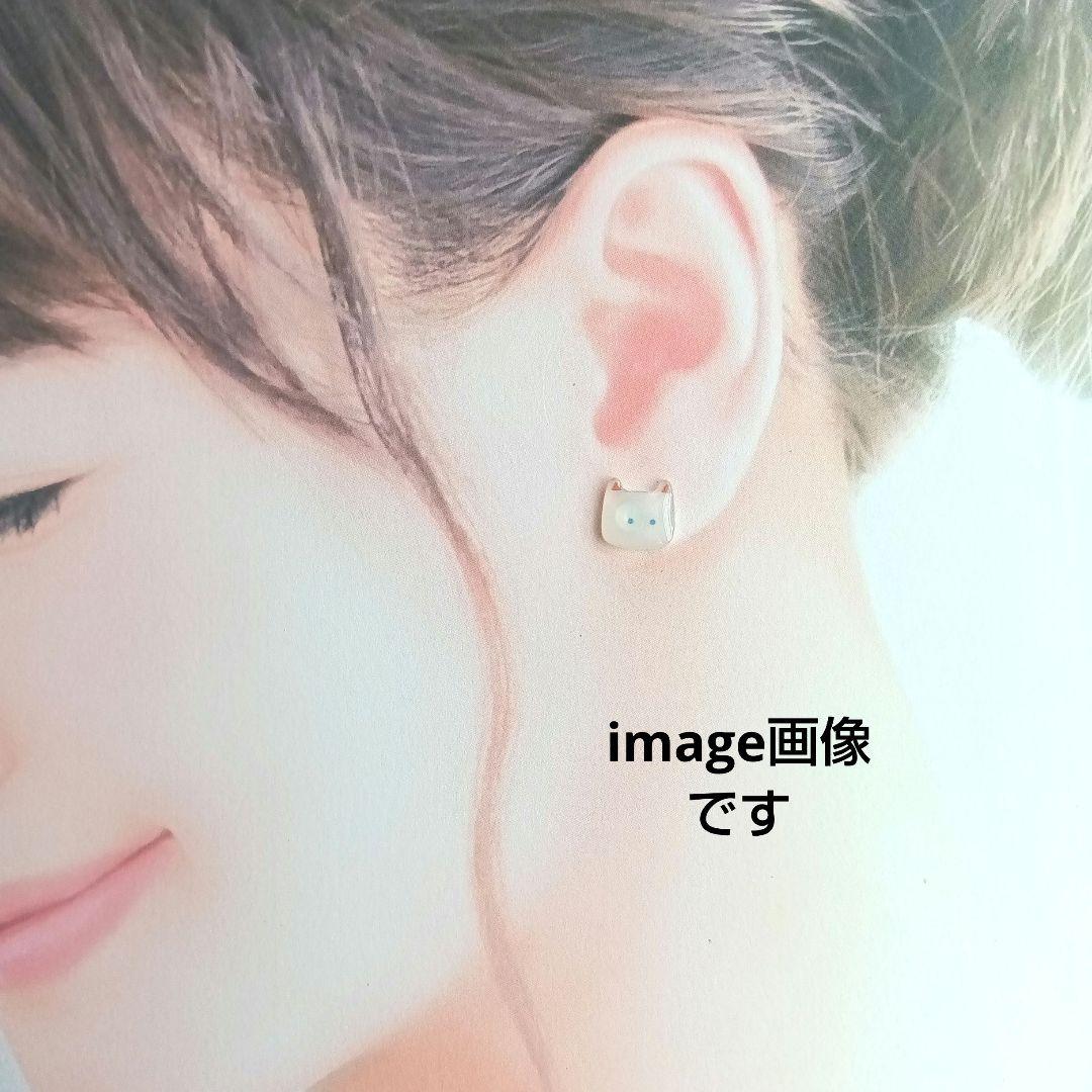 9320 猫ちゃんと揺れるお魚さんのピアス