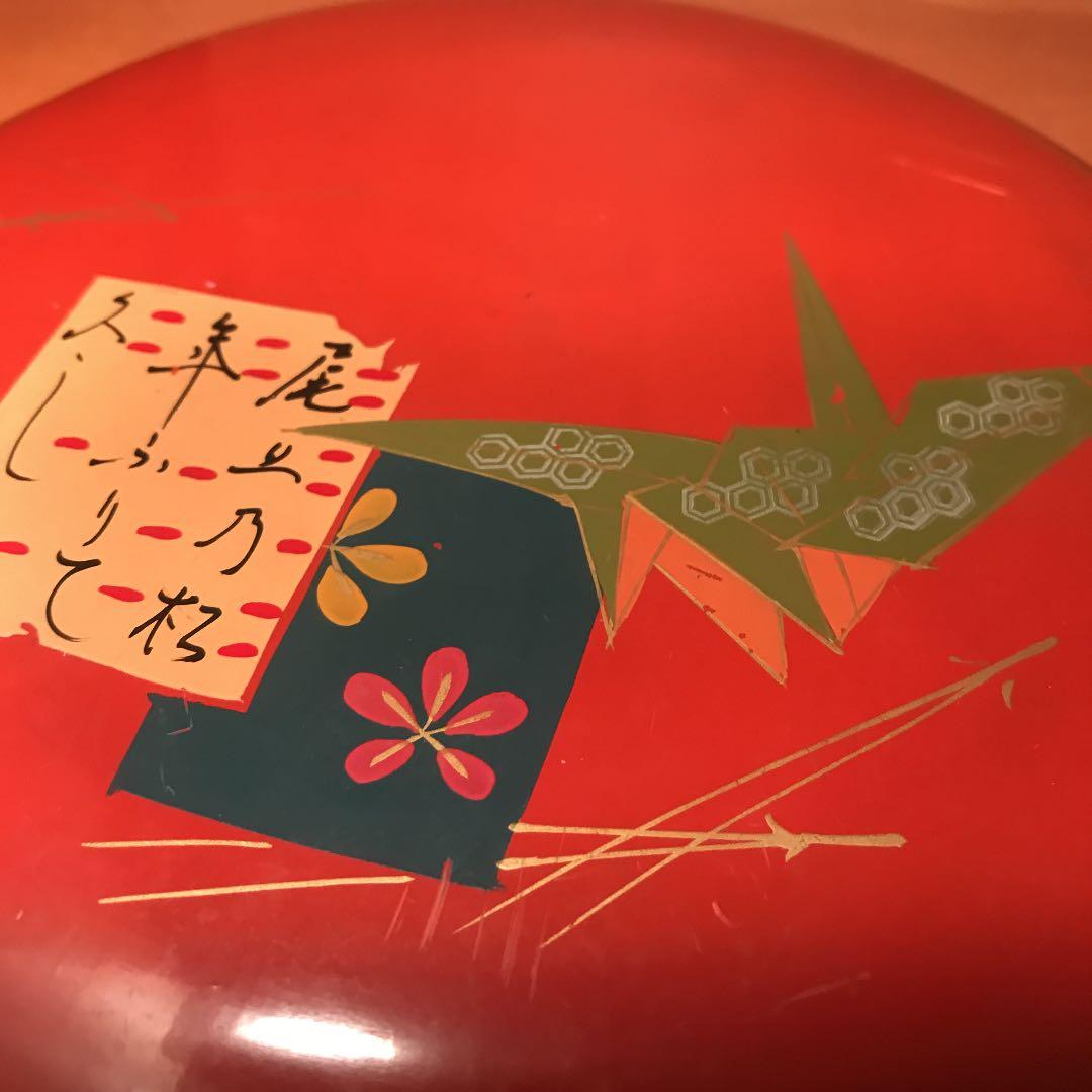 古い漆の丸い小物入れ