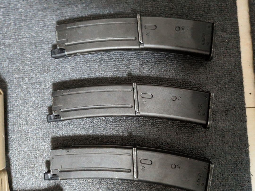 東京マルイ　MP7　ガスガン マガジン3本付き