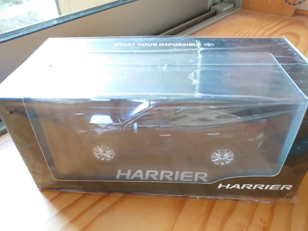 美品【新品】ハリアー　ブラックパール　カラーサンプル　ミニカー