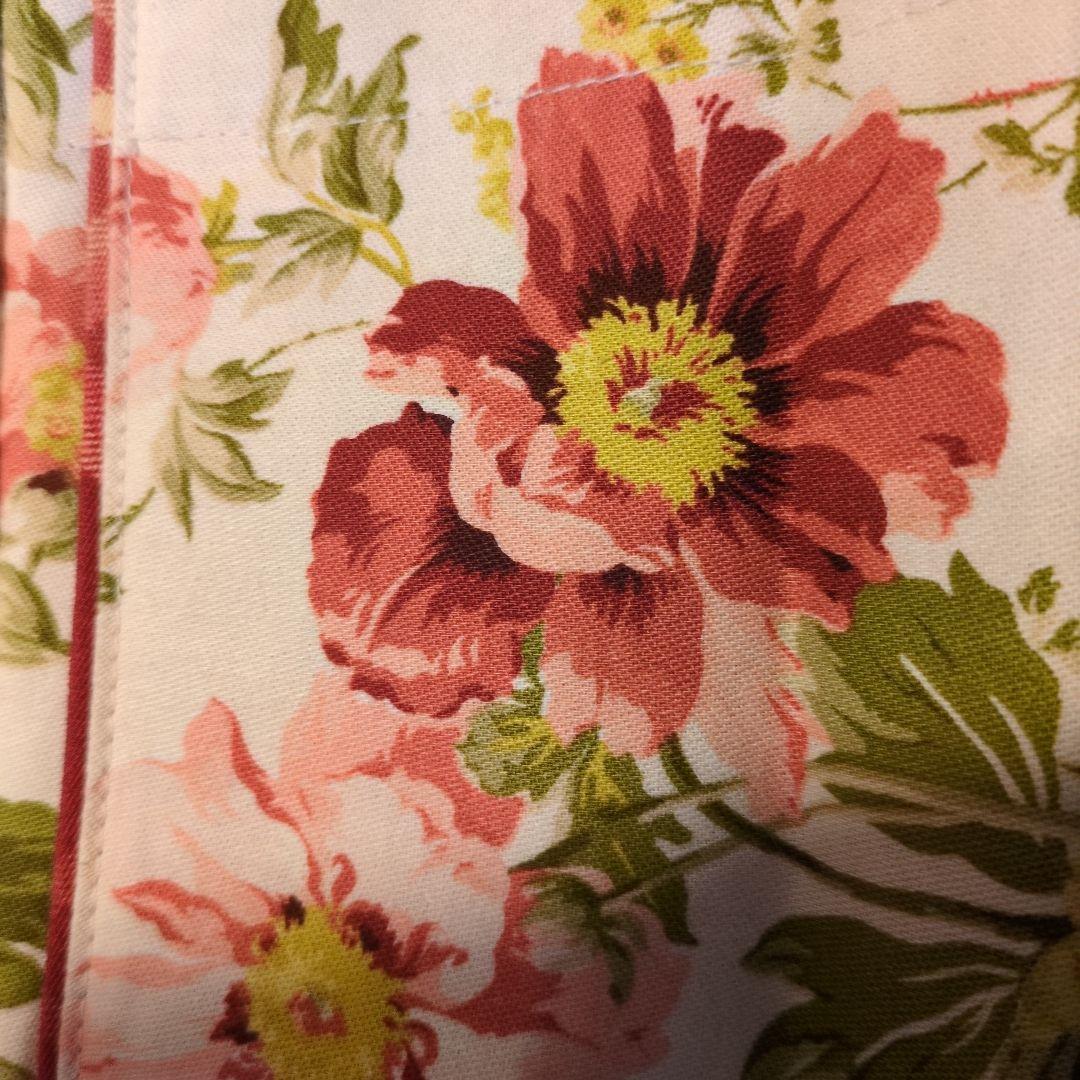 ローラアシュレイの特大ポケットたくさんポーチ新品、未使用、フラワープリント