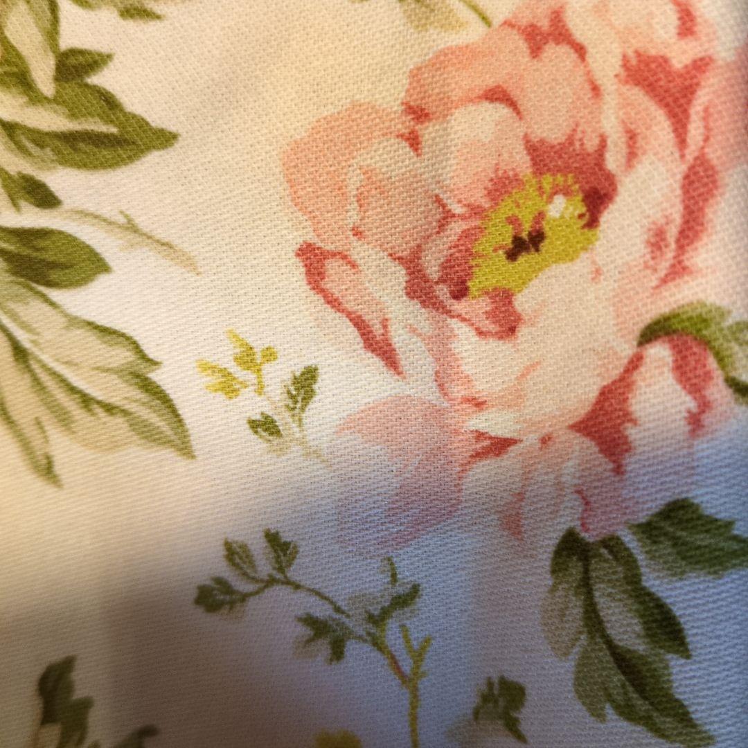 ローラアシュレイの特大ポケットたくさんポーチ新品、未使用、フラワープリント