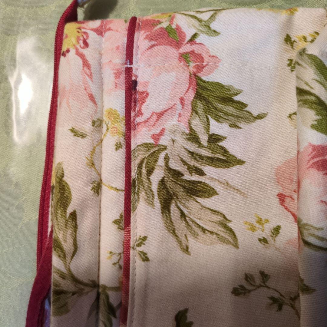 ローラアシュレイの特大ポケットたくさんポーチ新品、未使用、フラワープリント