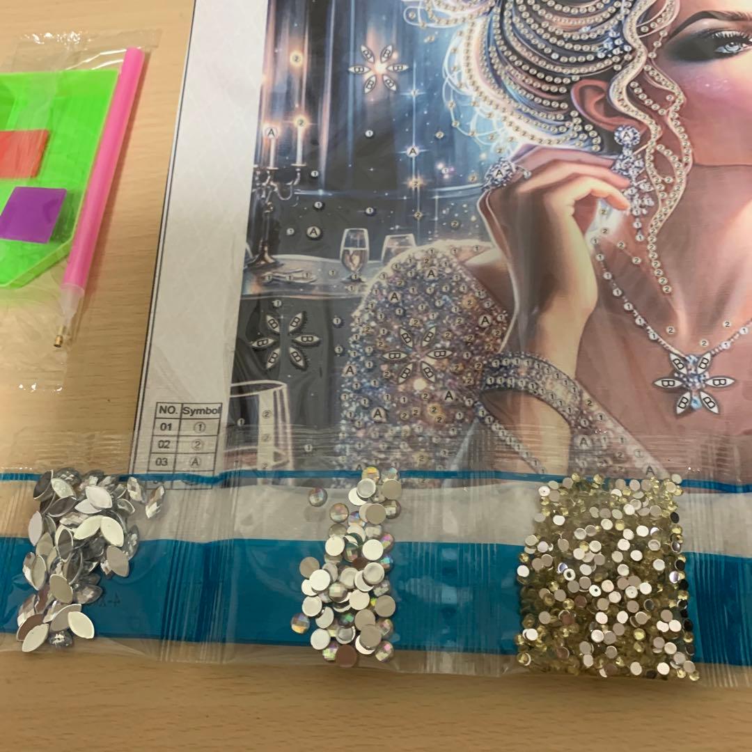 ★専用★エレガントセクシーレディー　30cm x 30cm 特殊ビーズ