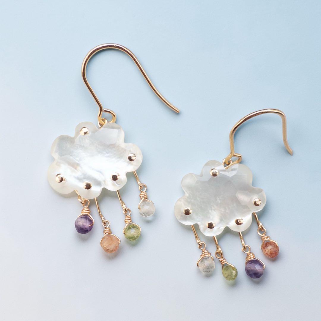 No.869雲と彩り天然石のピアス　イヤリング