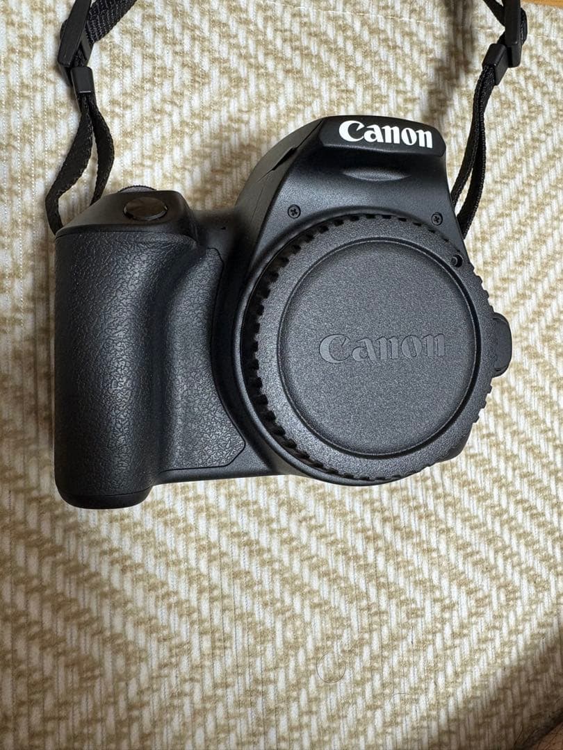 【美品】Canon デジタル一眼レフカメラ EOS Kiss X10