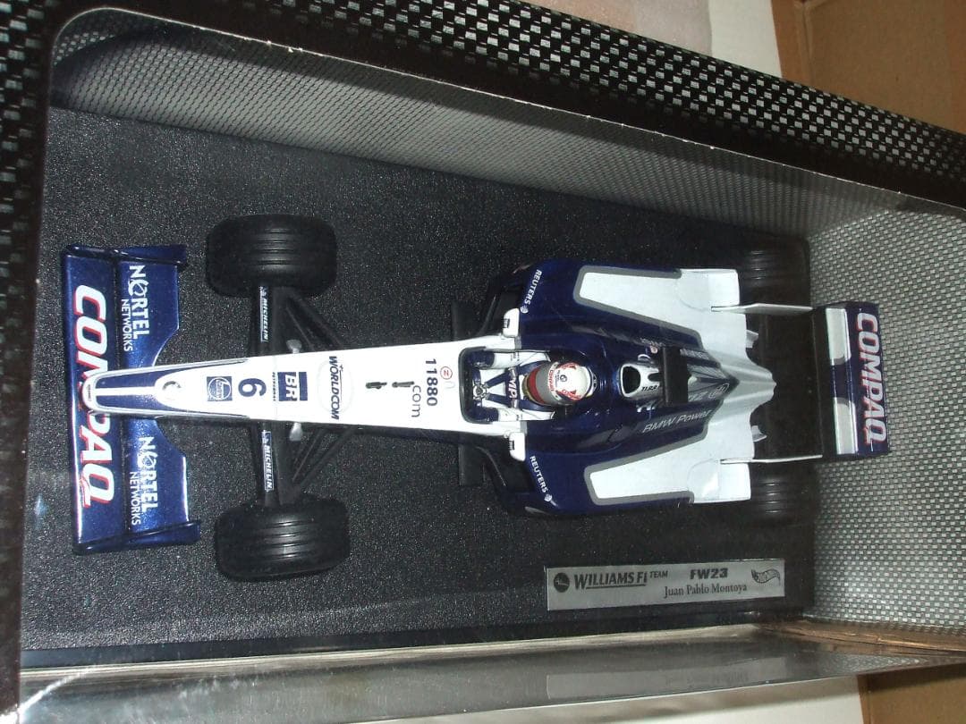 ウィリアムズ　　２００１　ラウンチ　J・P・モントーヤ　＃６　１／１８