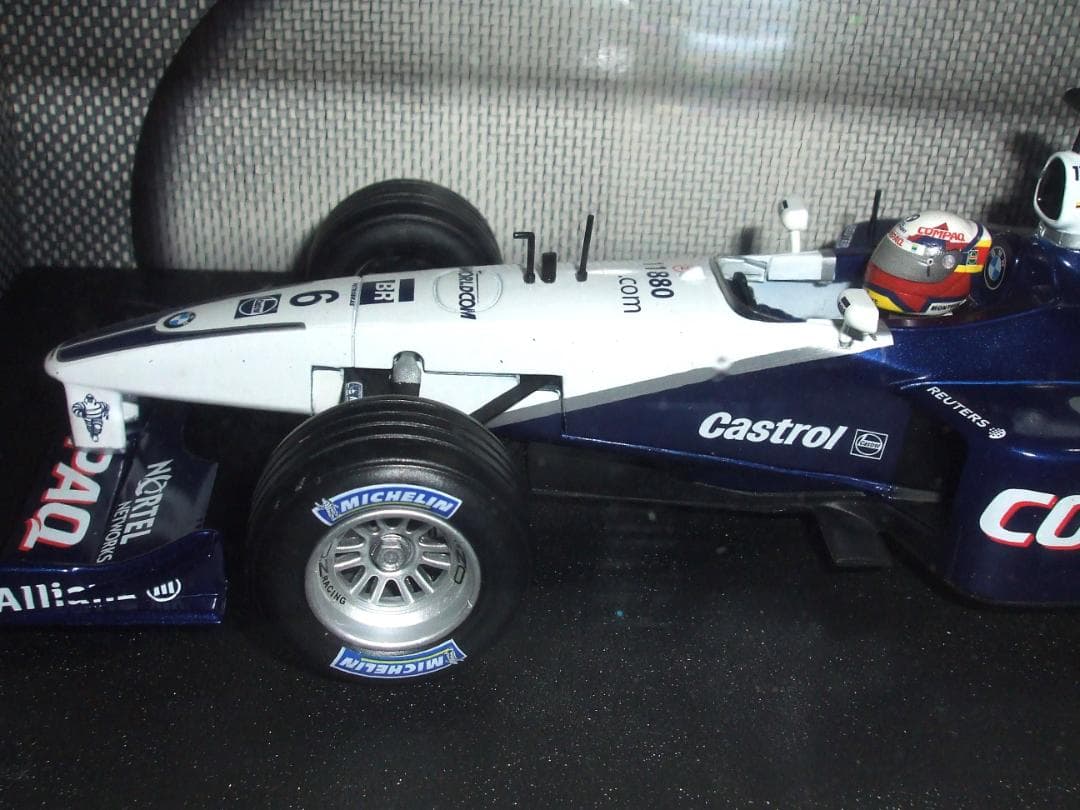 ウィリアムズ　　２００１　ラウンチ　J・P・モントーヤ　＃６　１／１８