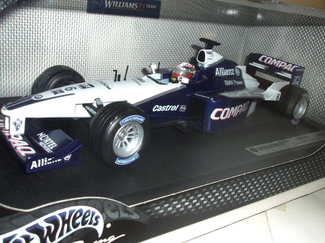 ウィリアムズ　　２００１　ラウンチ　J・P・モントーヤ　＃６　１／１８