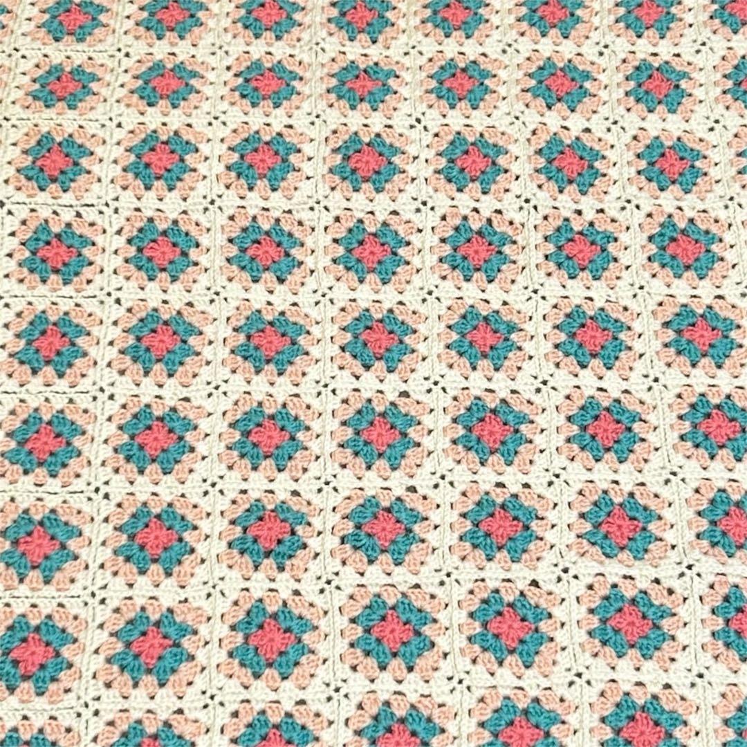 グラニースクエア マルチカバー 膝掛け　大判　ブランケット　モチーフ手編み