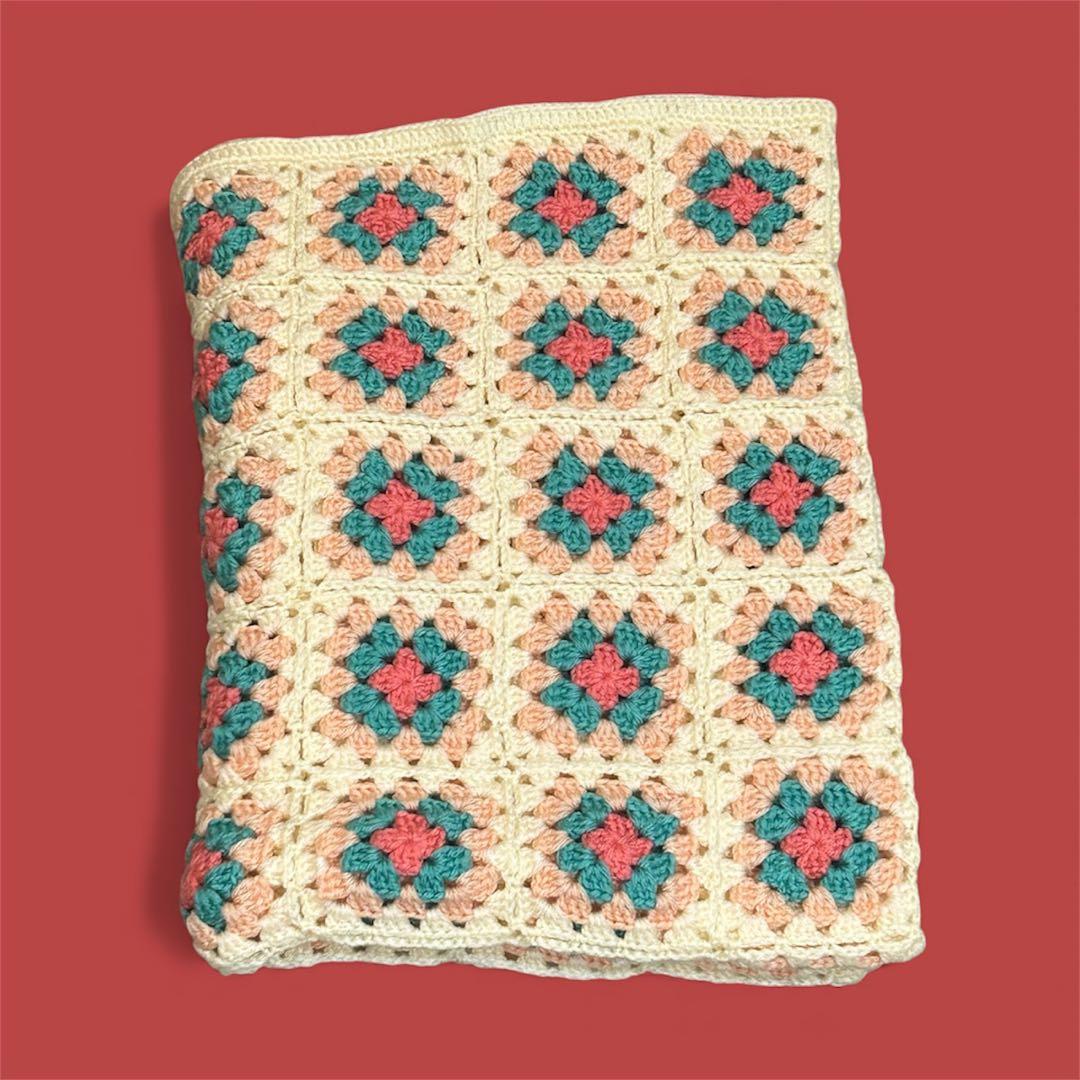 グラニースクエア マルチカバー 膝掛け　大判　ブランケット　モチーフ手編み