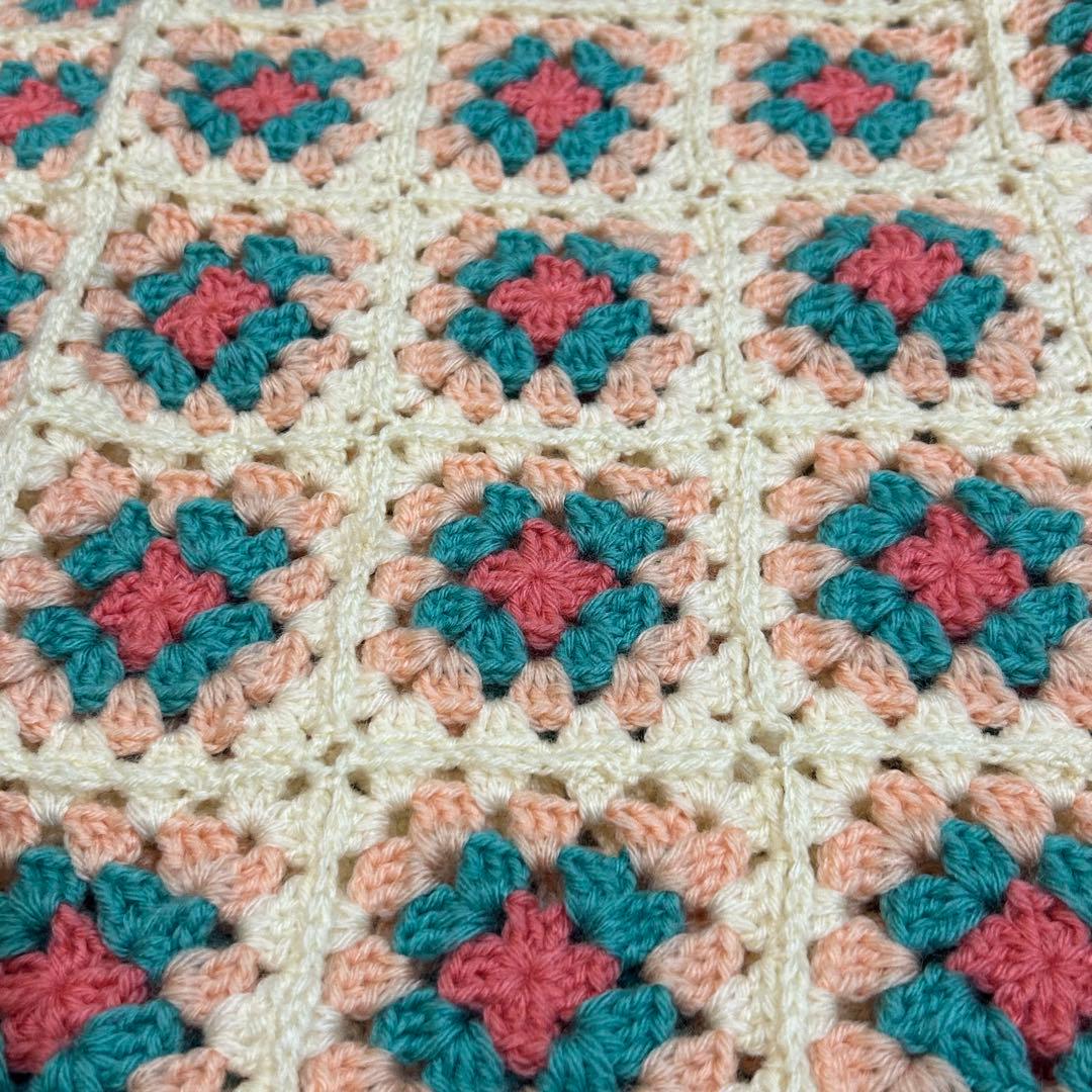 グラニースクエア マルチカバー 膝掛け　大判　ブランケット　モチーフ手編み