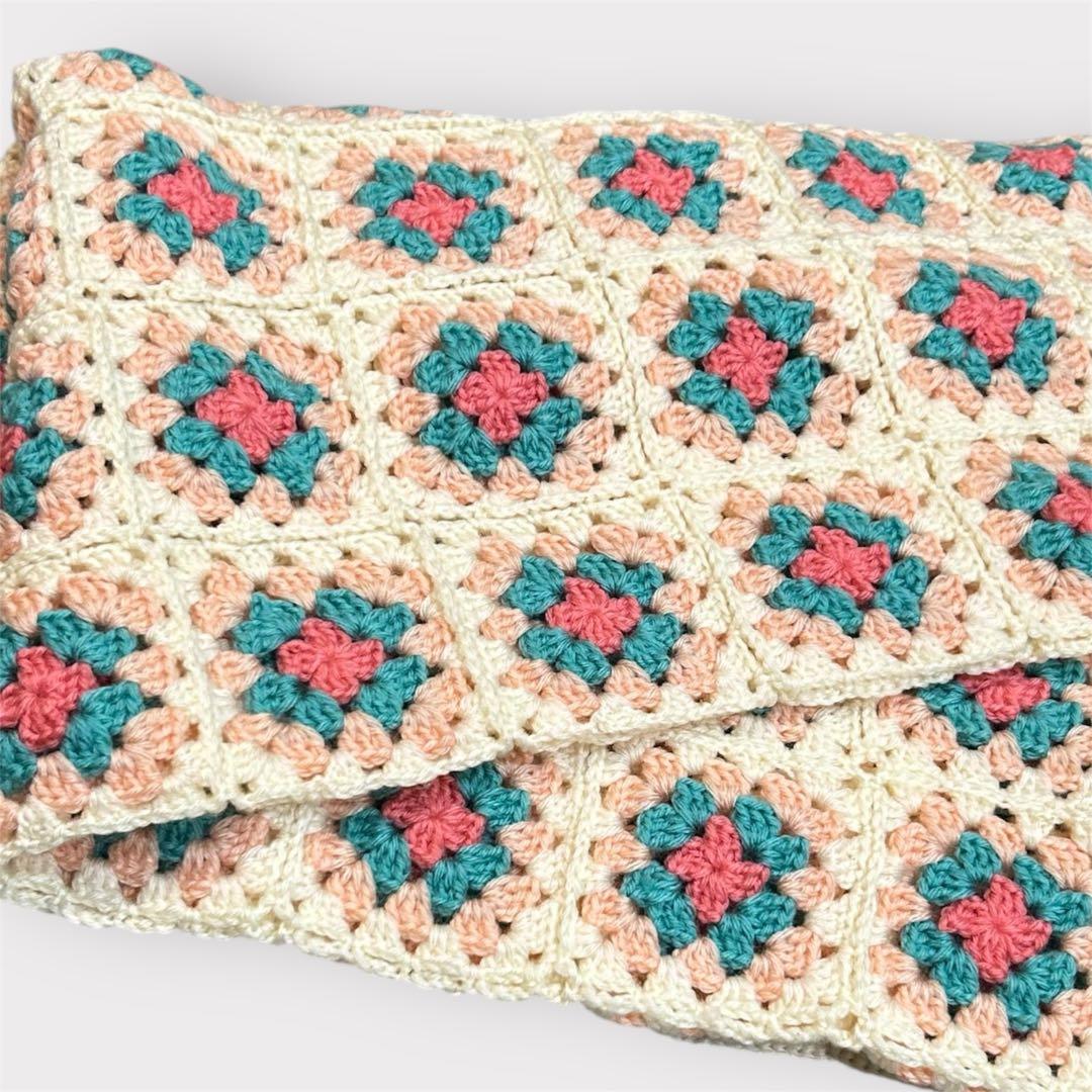 グラニースクエア マルチカバー 膝掛け　大判　ブランケット　モチーフ手編み