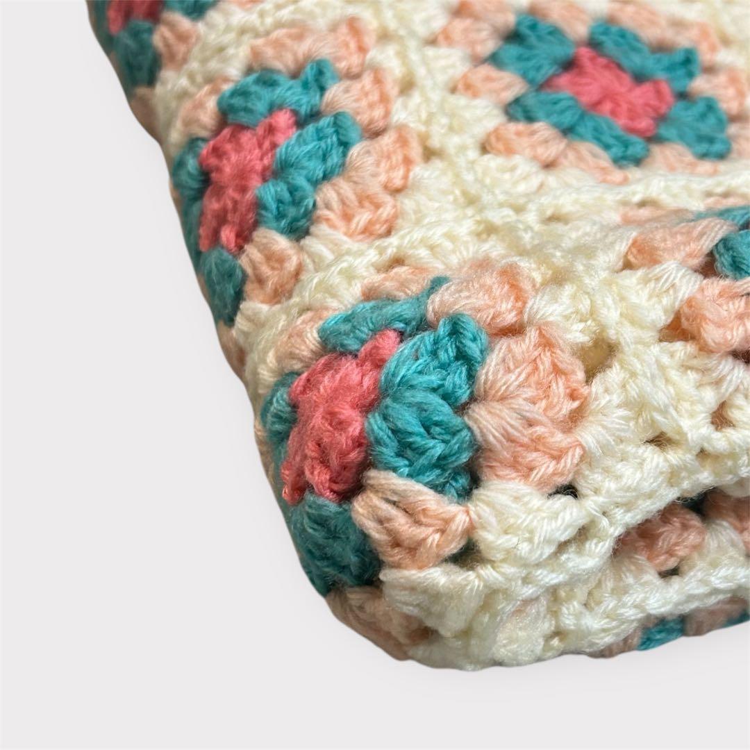 グラニースクエア マルチカバー 膝掛け　大判　ブランケット　モチーフ手編み