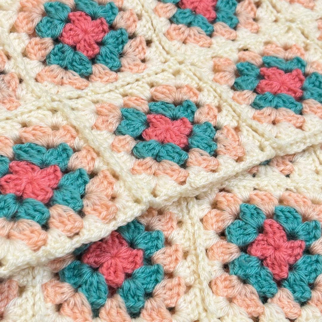 グラニースクエア マルチカバー 膝掛け　大判　ブランケット　モチーフ手編み