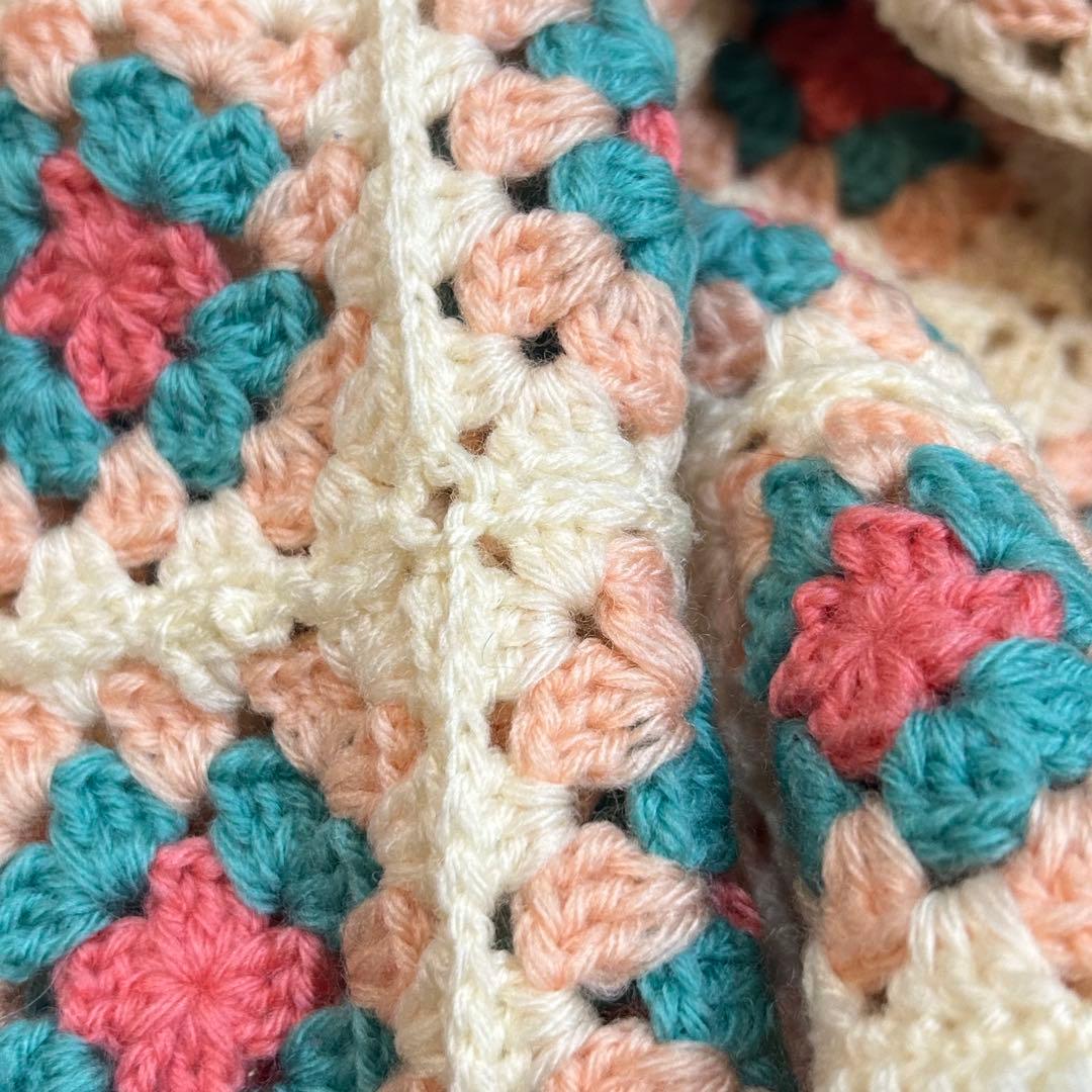 グラニースクエア マルチカバー 膝掛け　大判　ブランケット　モチーフ手編み