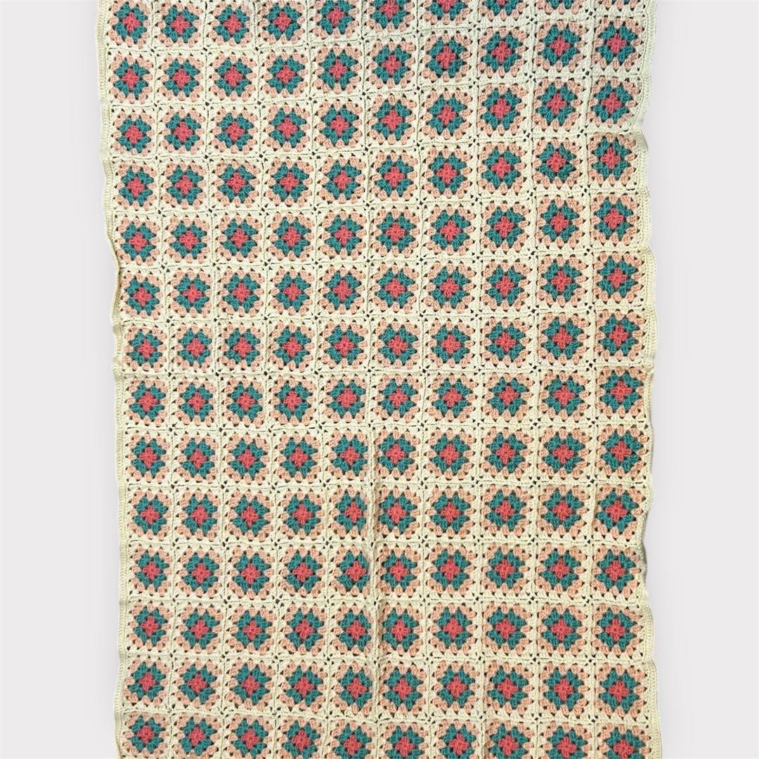 グラニースクエア マルチカバー 膝掛け　大判　ブランケット　モチーフ手編み