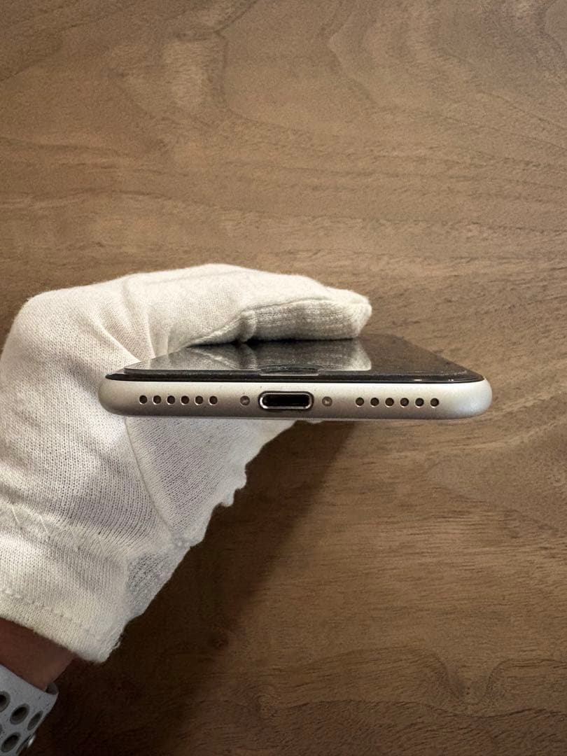 Apple iPhone SE (第2世代) ホワイト（美品）