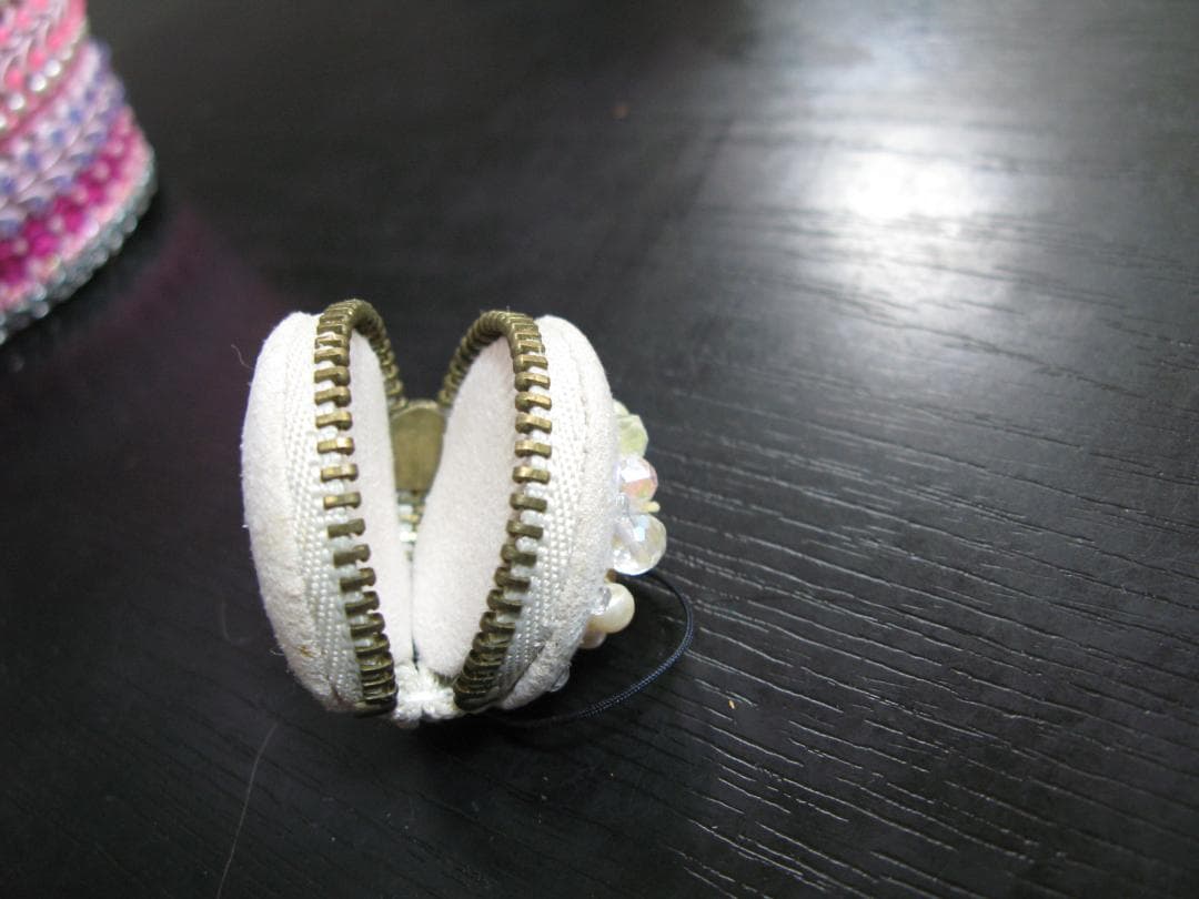 中古　ハンドメイドの瓶と ハンドメイドのケース　ビンテージガラス