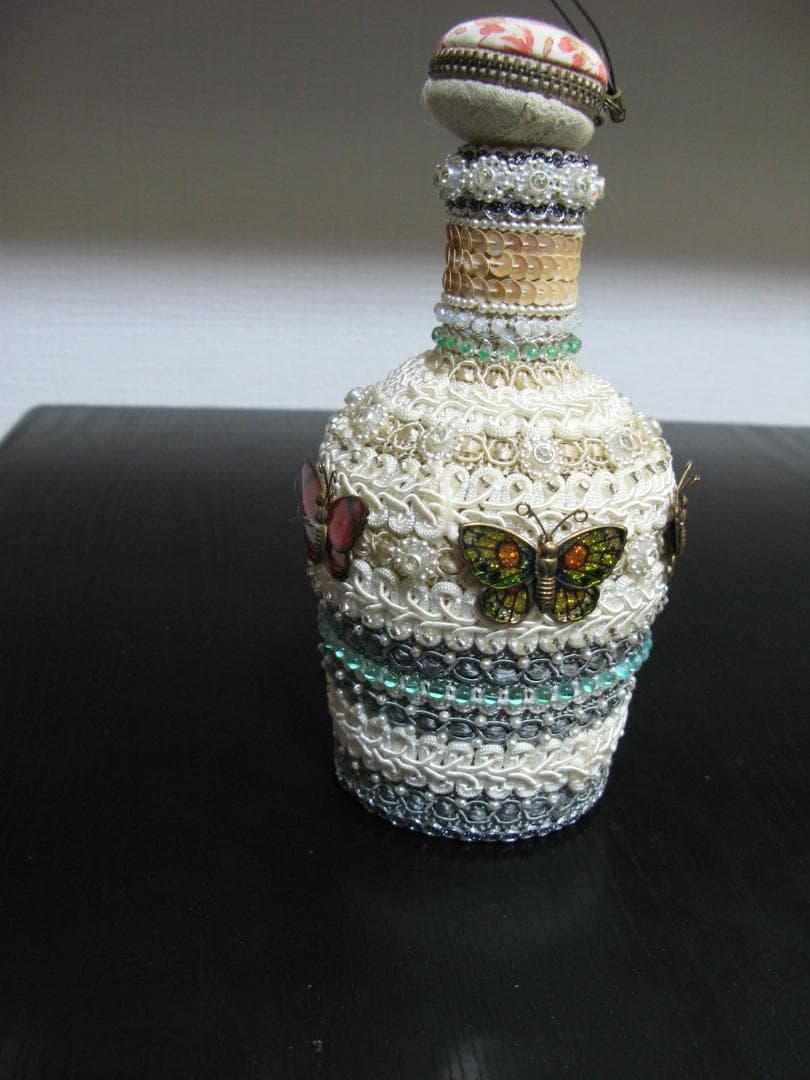 中古　ハンドメイドの瓶と ハンドメイドのケース　ビンテージガラス