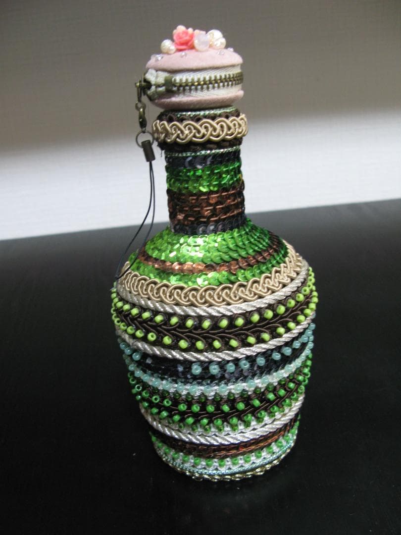 中古　ハンドメイドの瓶と ハンドメイドのケース　ビンテージガラス