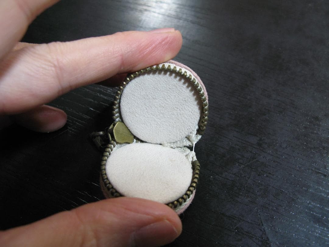 中古　ハンドメイドの瓶と ハンドメイドのケース　ビンテージガラス