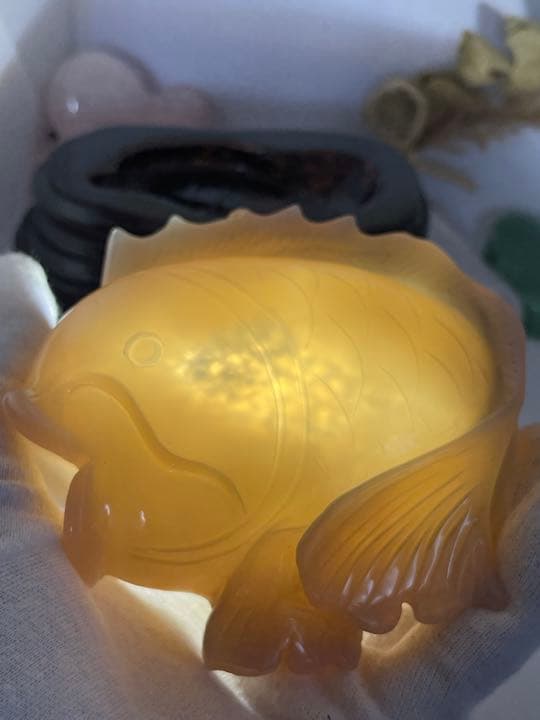 【602】水入り瑪瑙 魚型(台座付き)高級 珍品