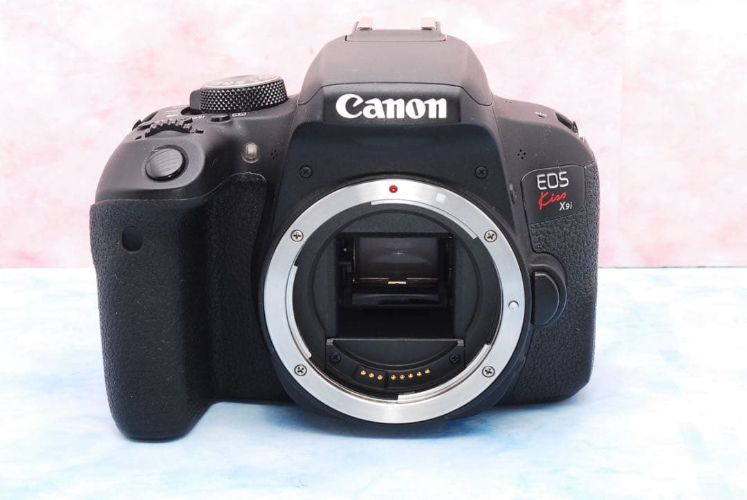 Canon Kiss X9i☆Wレンズ☆一眼レフカメラ☆持ち運び用バッグ付
