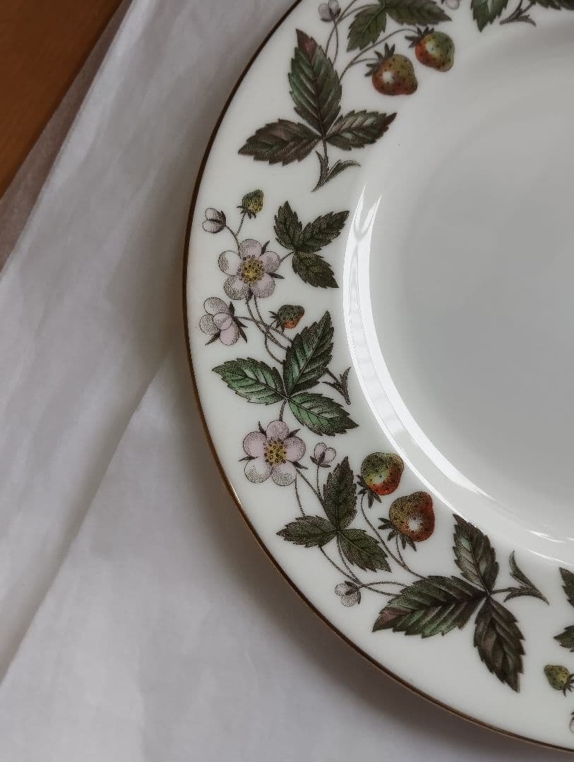 ③60年以上前の未使 ウェッジウッド ストロベリーヒル 20cm プレート 緑壺