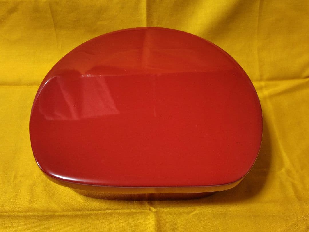 限定1点　新品未使用　高級　木製　本漆塗り　朱色　半月弁当箱　日本製　希少