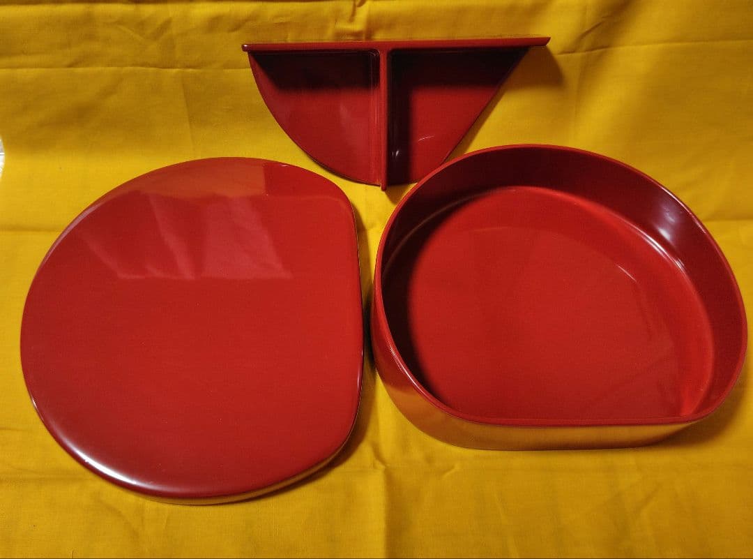 限定1点　新品未使用　高級　木製　本漆塗り　朱色　半月弁当箱　日本製　希少