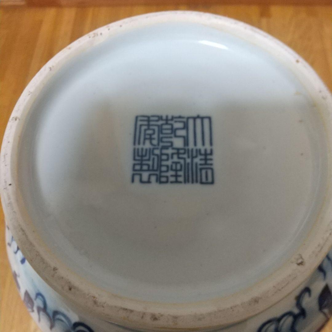 青白磁の装飾花瓶