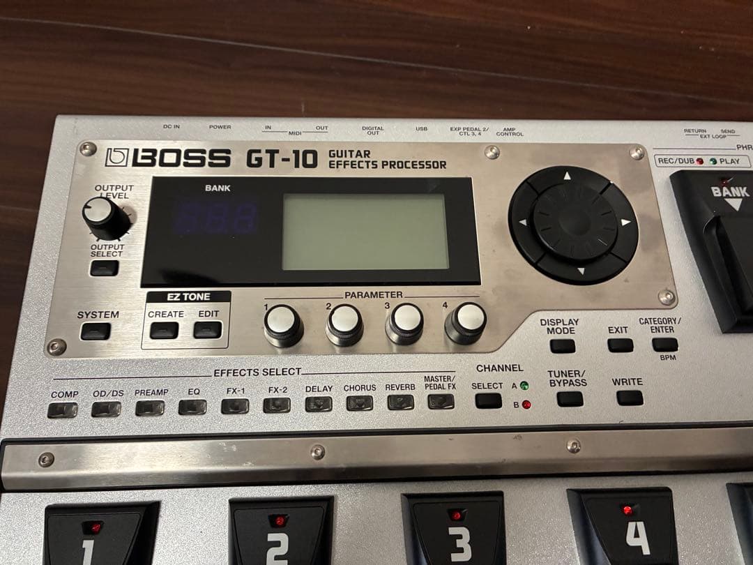 【箱・取説付】BOSS GT-10 マルチエフェクター（初期化・動作確認済）