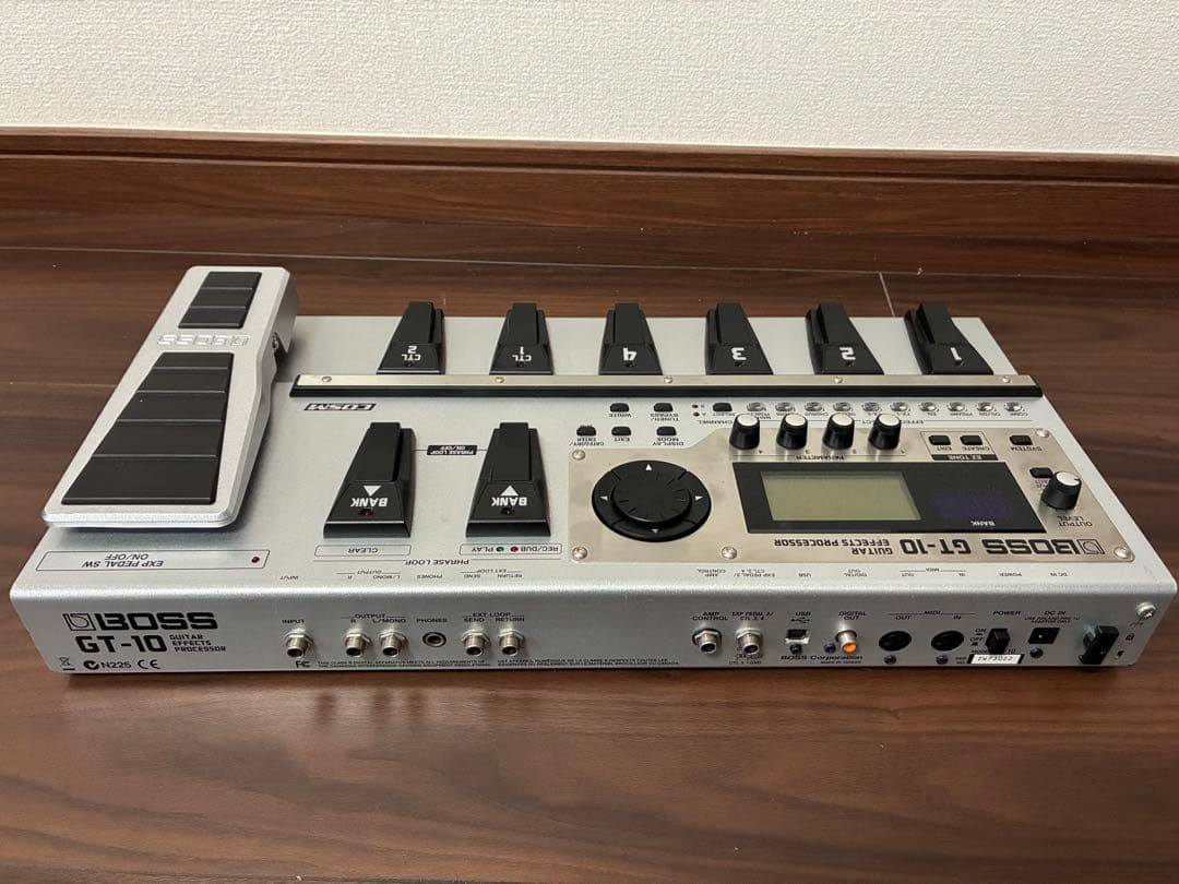 【箱・取説付】BOSS GT-10 マルチエフェクター（初期化・動作確認済）