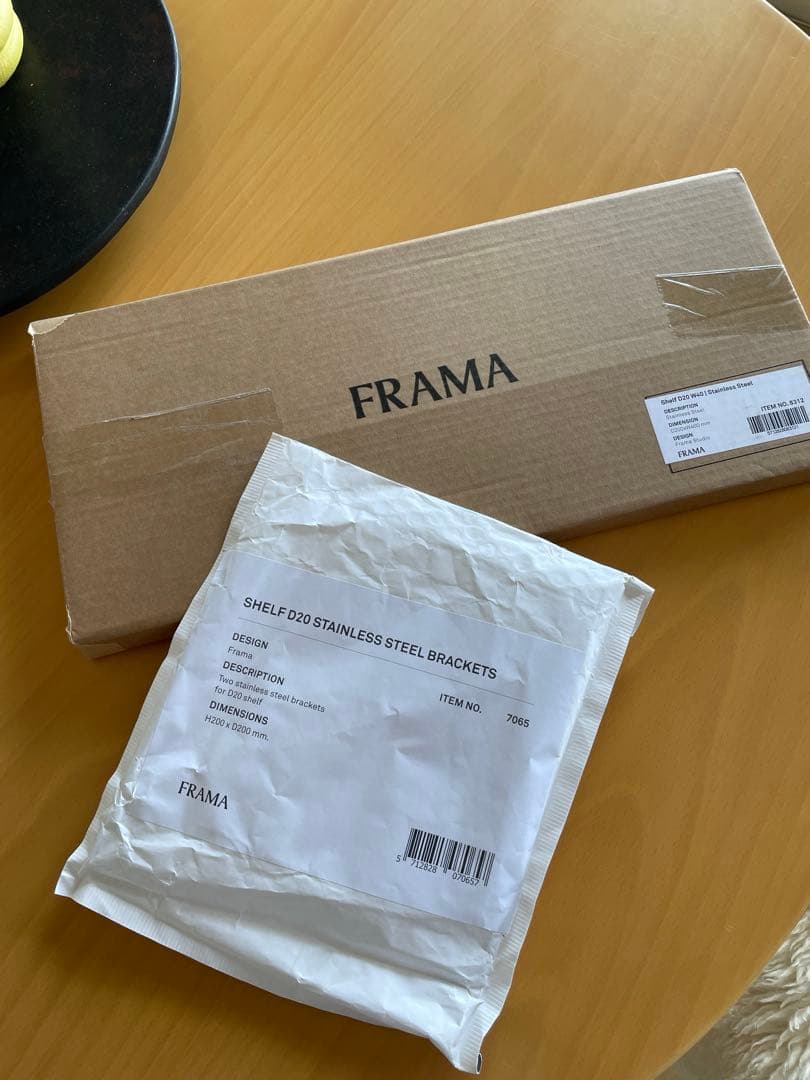 新品未使用【定価5万】FRAMA フラマ　ウォールシェルフ　壁付棚　スチール