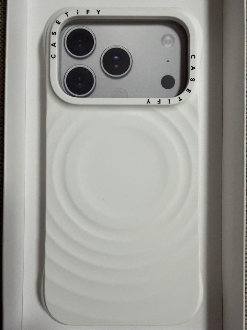 CASETiFY ウェーブ シリコンケース iPhone17pro- ホワイト