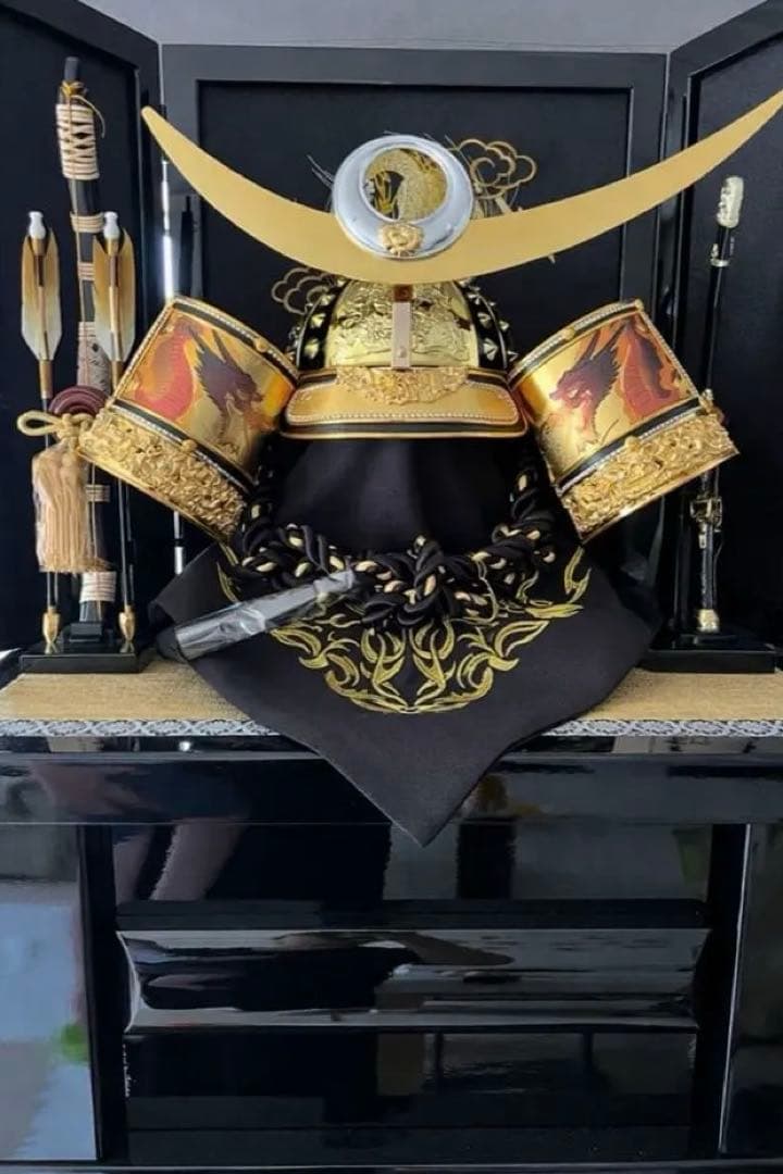 収納型着用兜飾り　上杉謙信　五月人形