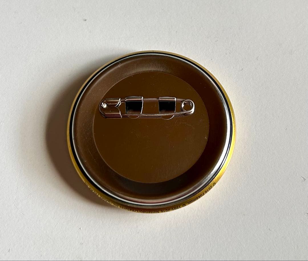 缶バッジ　レッド　トレーナー　ポケモン