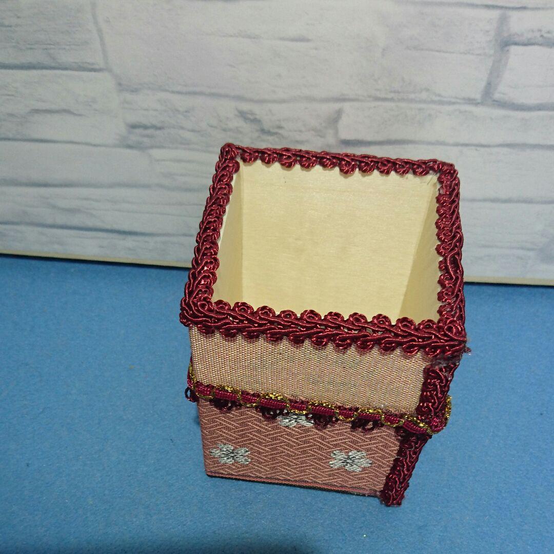 ユリです。     ◆畳のへり ペン立て①