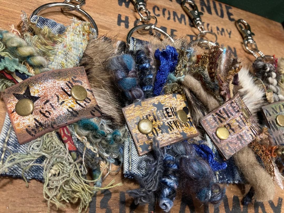 デニムリメイク★リアルファー引き揃え糸チャーム 革タグ№6