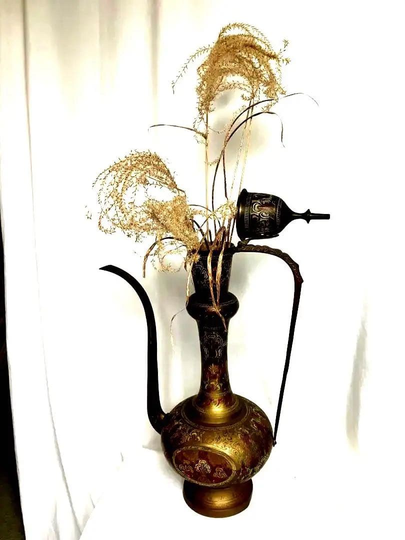 ヴィンテージ アラジンのポット/ピッチャーは美しく手描きされています