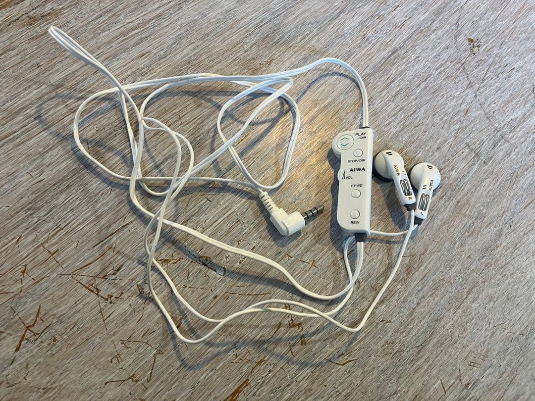 AIWA remote HS-PL35　カセットプレイヤー ホワイト