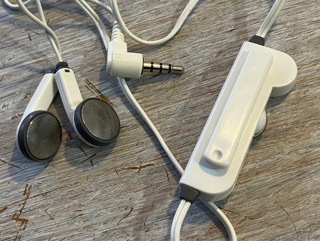 AIWA remote HS-PL35　カセットプレイヤー ホワイト