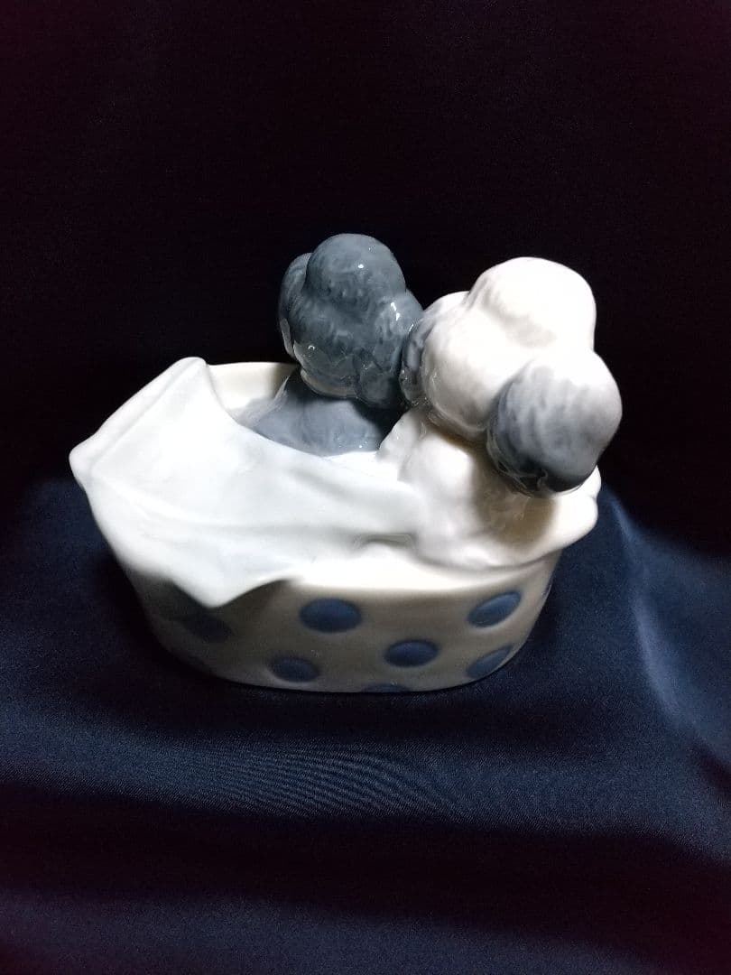 フィギュリン 双子のプードル