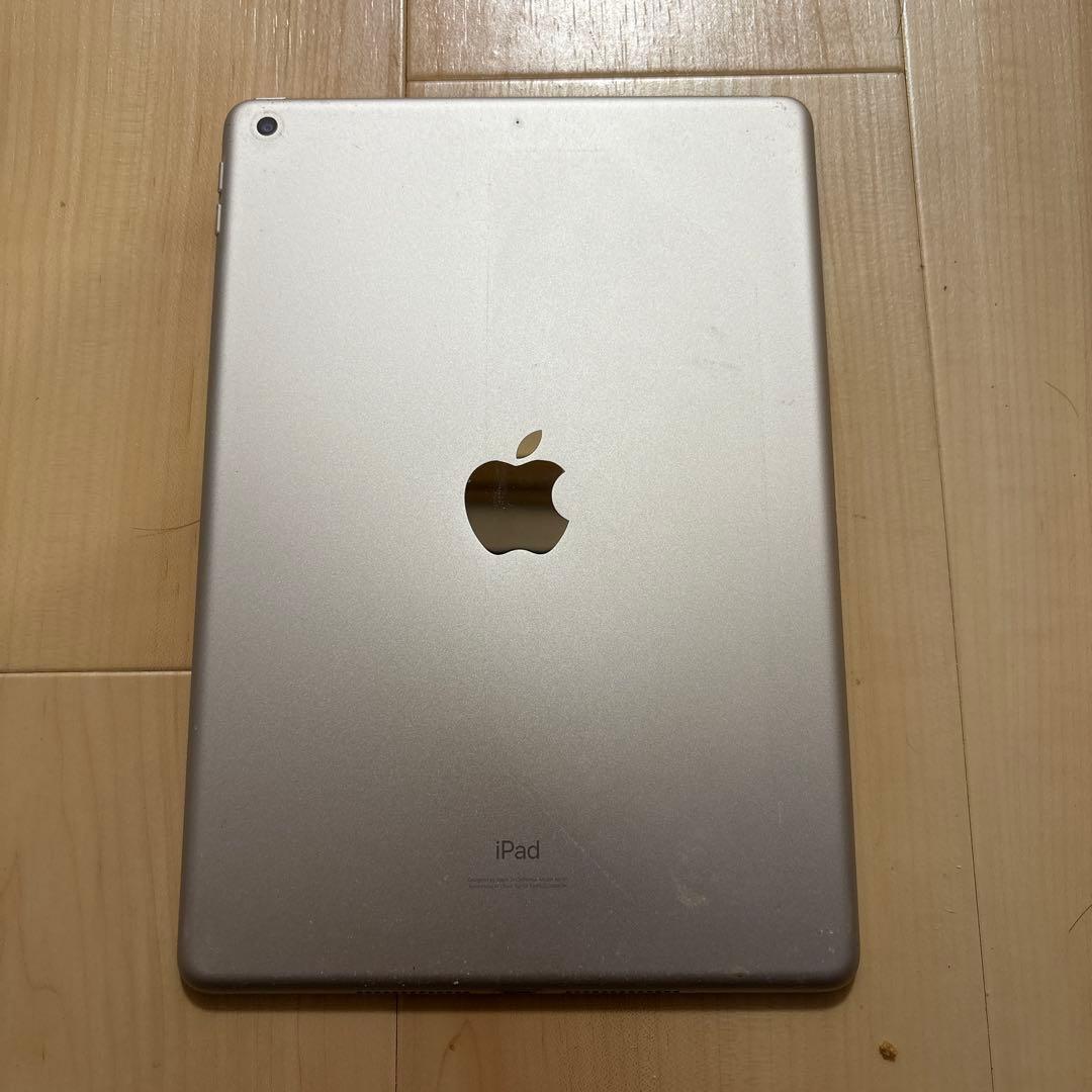 Apple iPad 第七世代 10.2インチ　シルバー