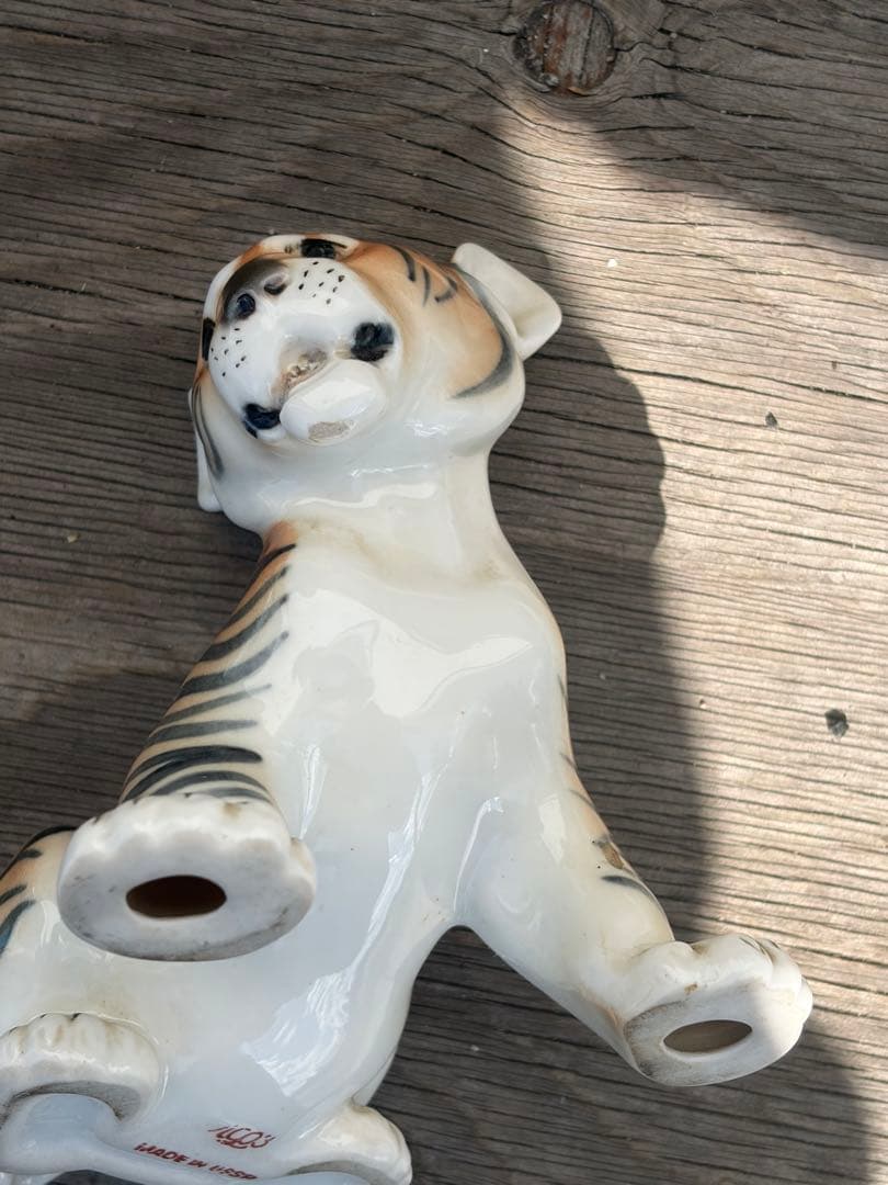 ロシア製（旧ソ連）インペリアルポーセリン　ロモノーソフ　虎　トラ置物