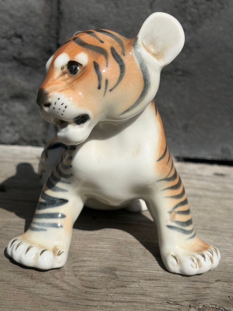 ロシア製（旧ソ連）インペリアルポーセリン　ロモノーソフ　虎　トラ置物