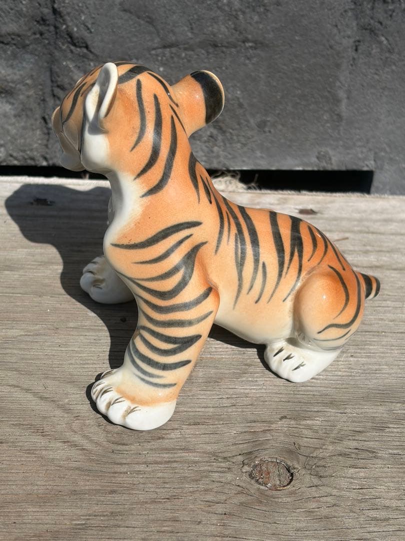 ロシア製（旧ソ連）インペリアルポーセリン　ロモノーソフ　虎　トラ置物